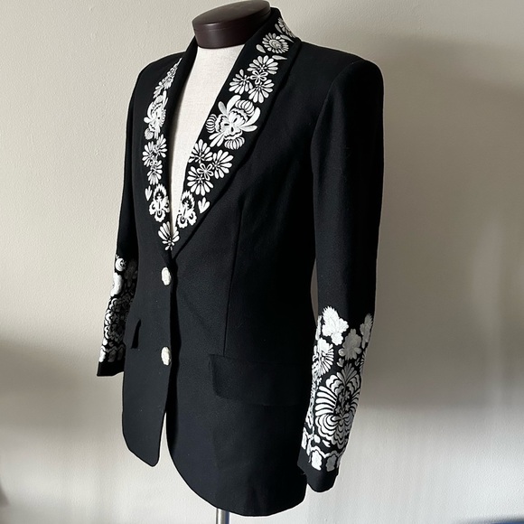 90s Vintage Women’s Black and White Floral Blazer (100% wool) - Size 6 - Picture 2 of 7